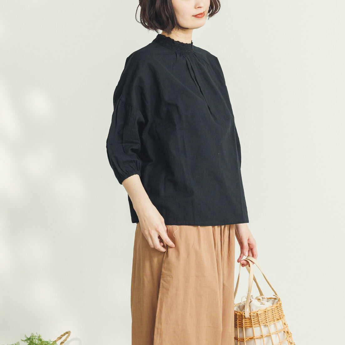蕾絲領口高領襯衫