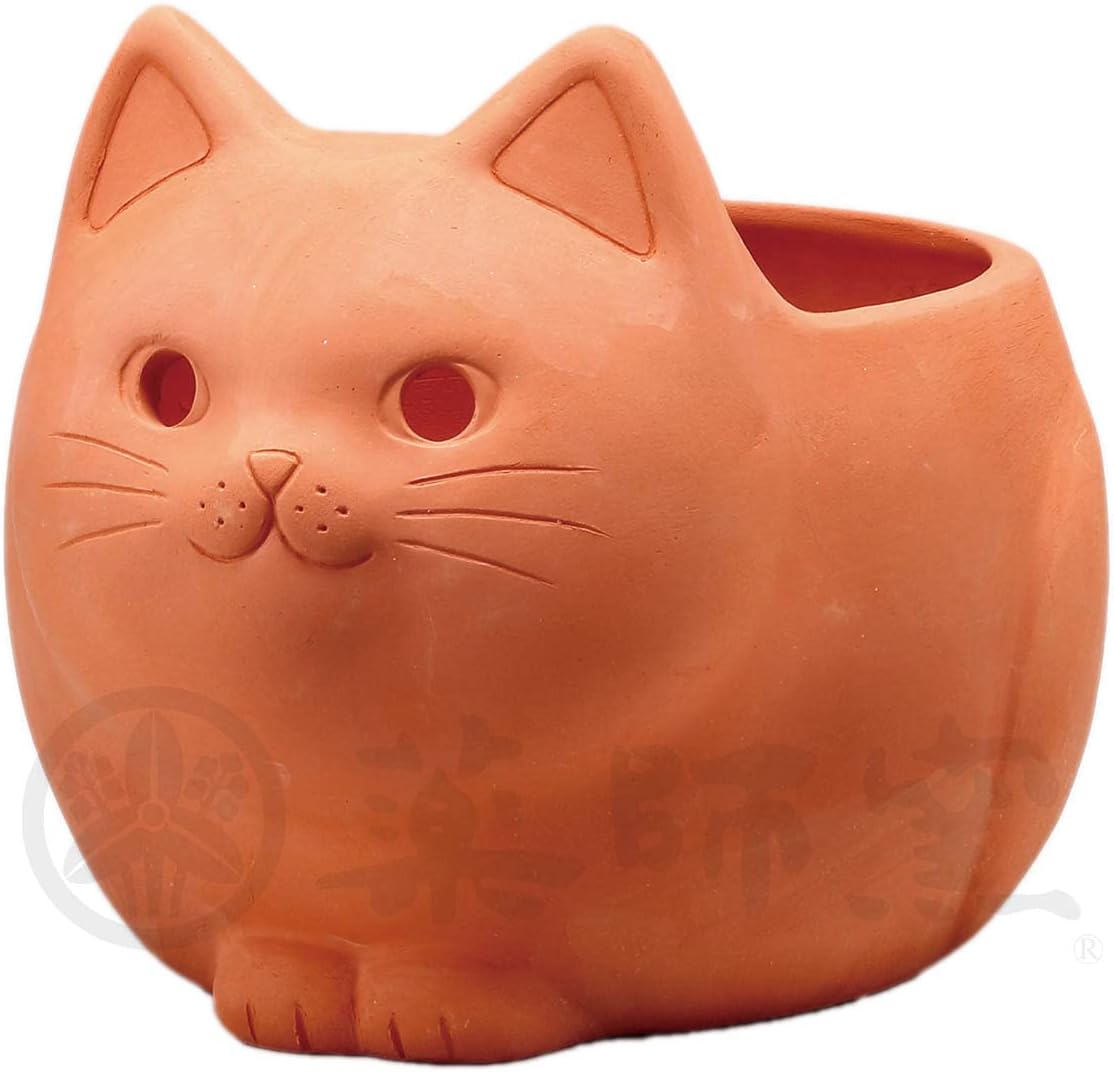 Terracotta pot with sitting cat (handmade in Myanmar)