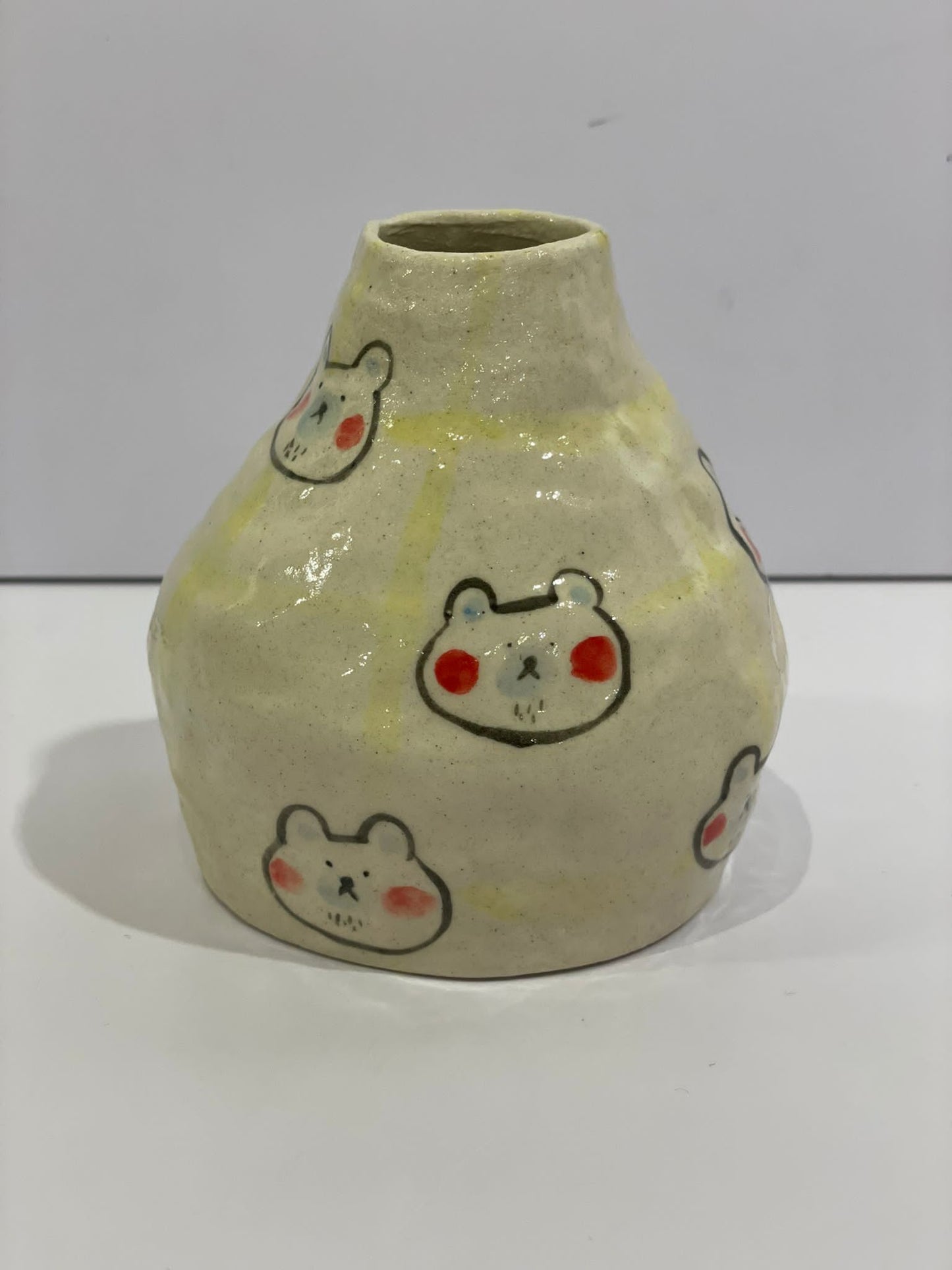 Porcelain vase-lattice