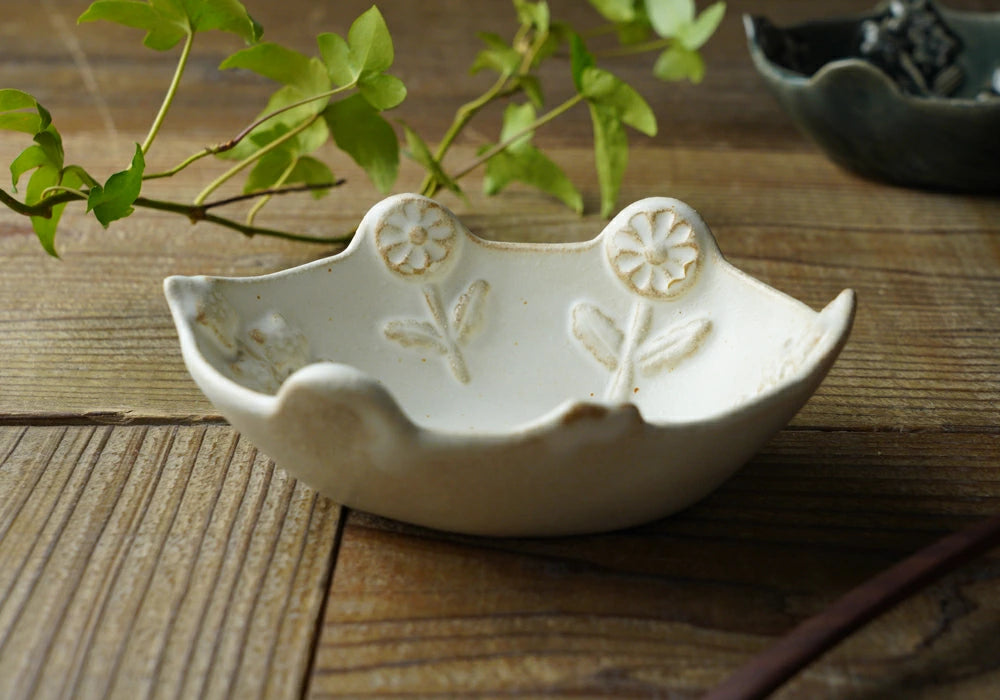 益子燒 花卉浮雕圖案小餐碗