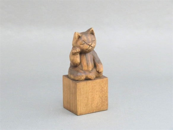 右手で招き猫 蜜蝋仕上げ 猫仏
