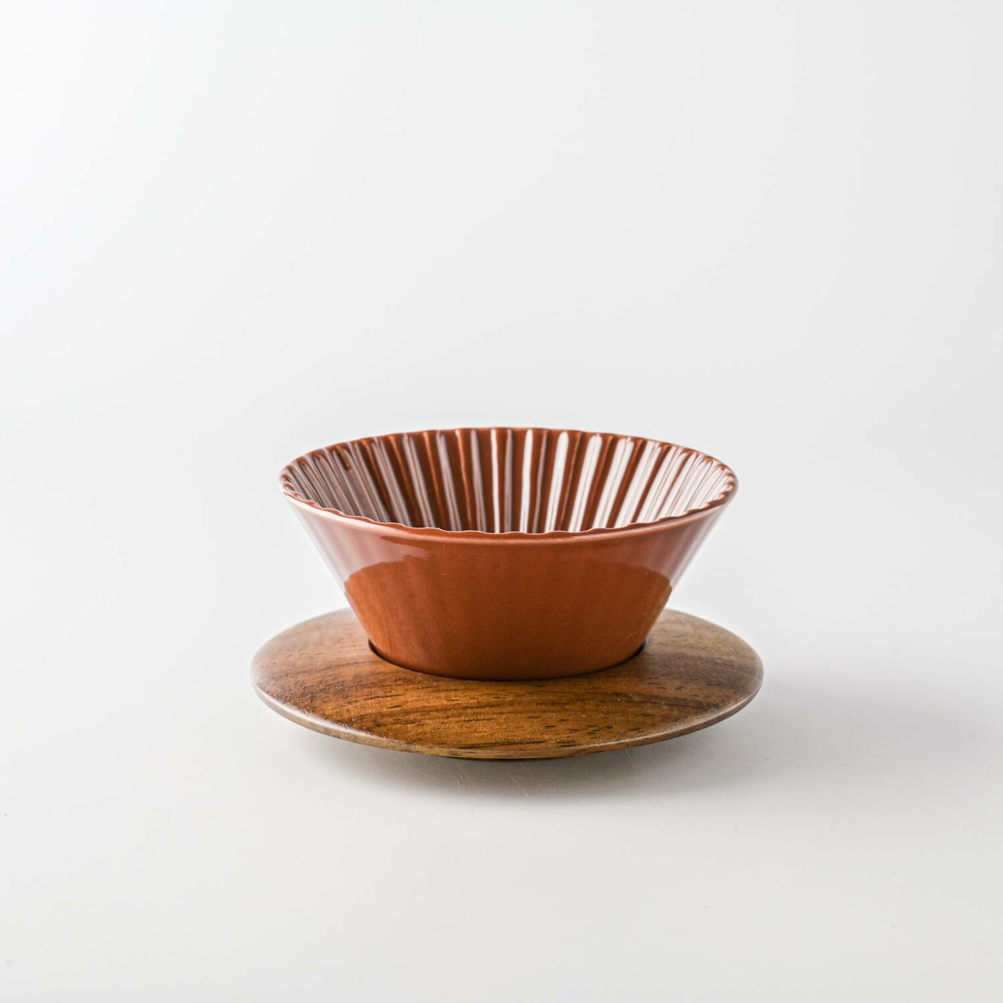 Ceramic filter cup with wooden coaster