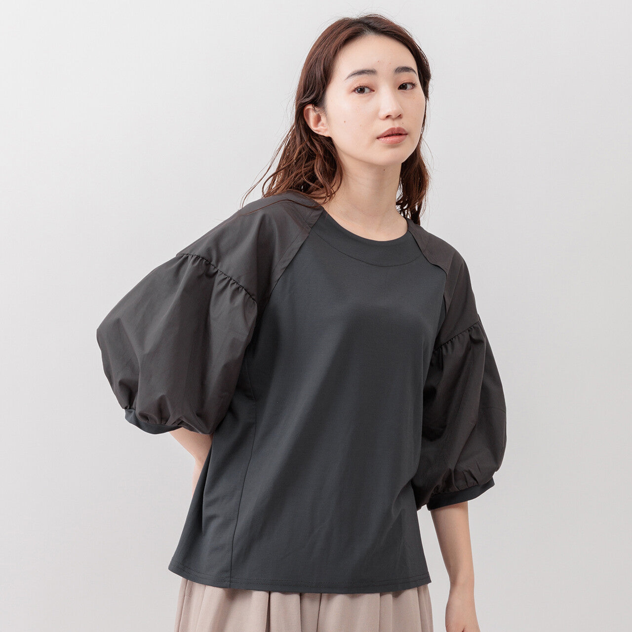 Cool Touch 圓領泡泡袖上衣