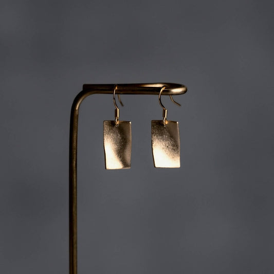 飄動的帷幔黃銅穿孔耳環