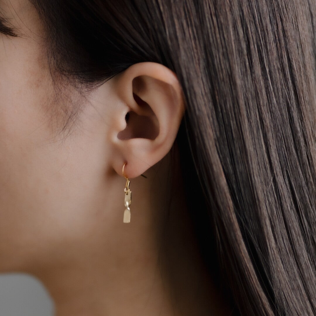 黃銅短款螺旋穿孔耳環