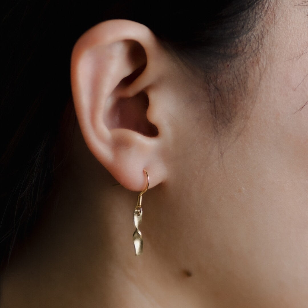 黃銅短款螺旋穿孔耳環