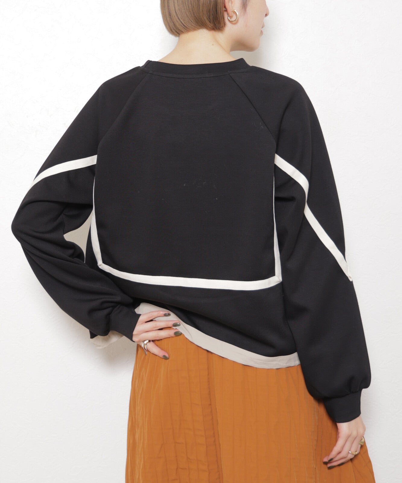 抽繩下擺方形織帶圖案衛衣