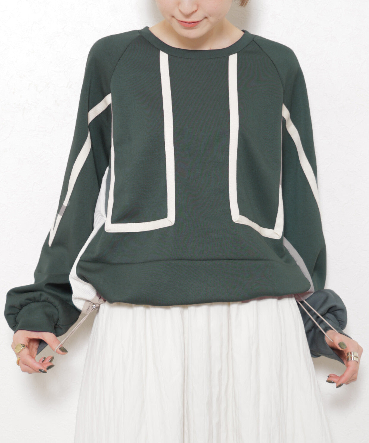 抽繩下擺方形織帶圖案衛衣