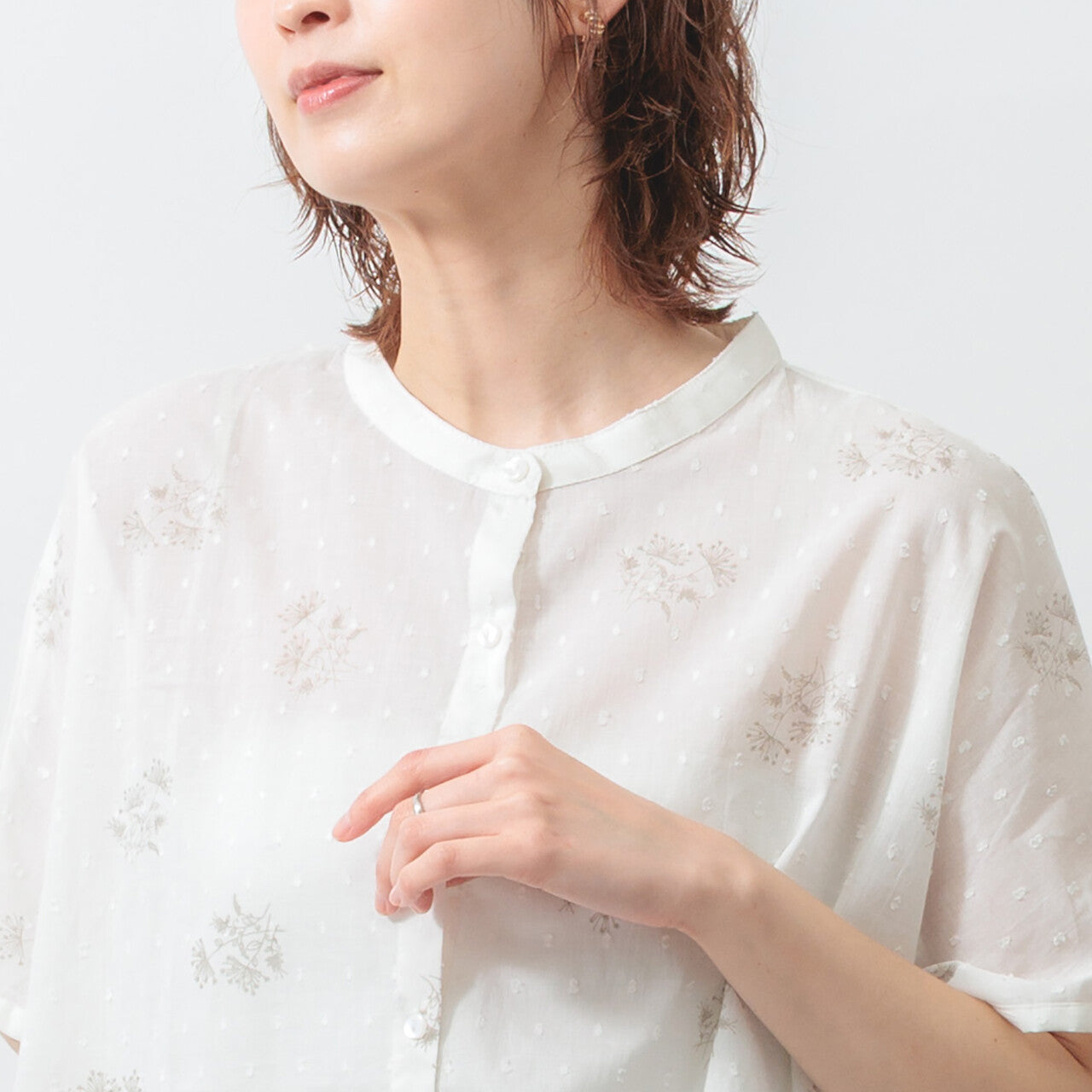 輕薄花卉圖案印花襯衫