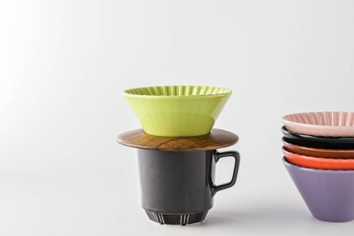 Ceramic filter cup with wooden coaster