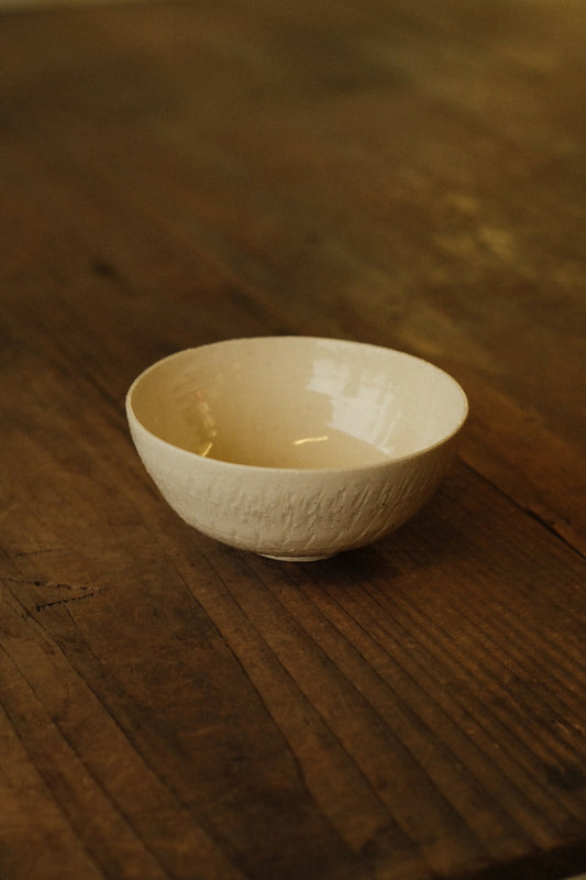 {陶器。日常} - 飯碗 (飛鉋紋)