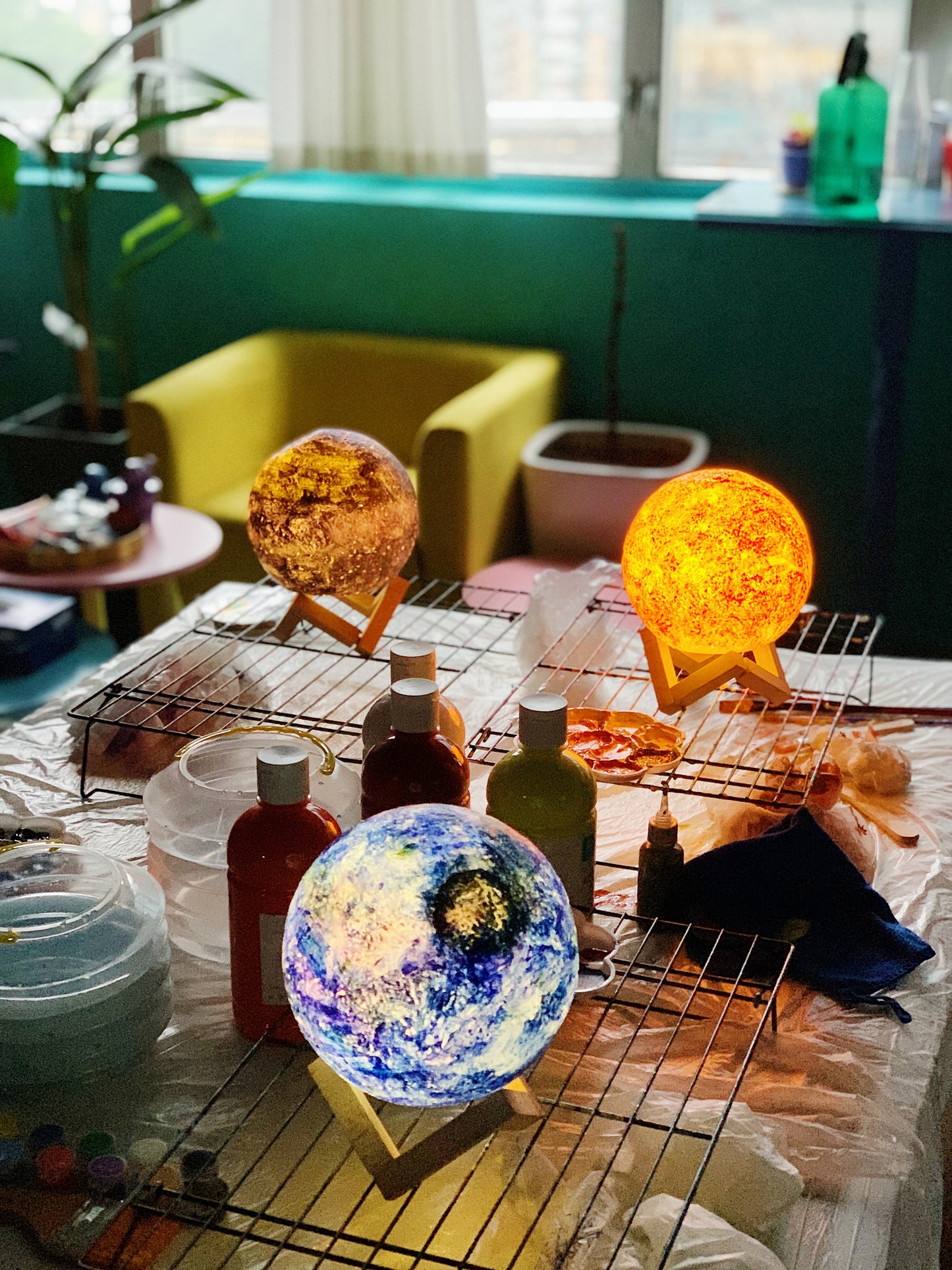 Professional color analysis combined with hand-painted moon lamp workshop